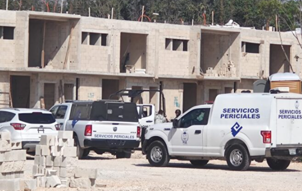 Encuentran el cuerpo de un hombre asesinado junto a obra en construcción en Cancún