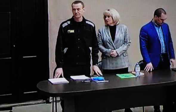 Corte de Rusia halla culpable de fraude a Alexei Navalny, antiguo adversario de Putin