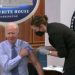 Biden se aplica por cuarta ocasión la dosis de la vacuna contra el Covid