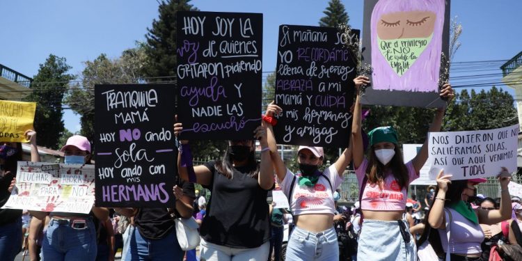 Miles de personas salen a la calle para exigir el respeto y derechos de las mujeres