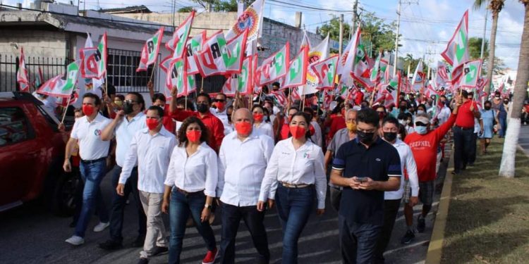 Ex gobernador Félix González reaparece en registros del PRI