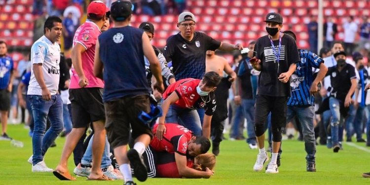 Enfrentamiento entre Querétaro vs Atlas se vuelve escándalo internacional