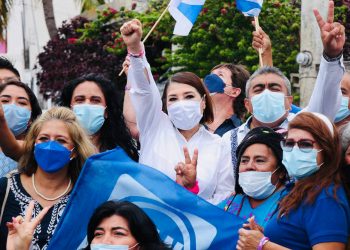 Kira Iris se registra como candidata a diputada local  por el Distrito X