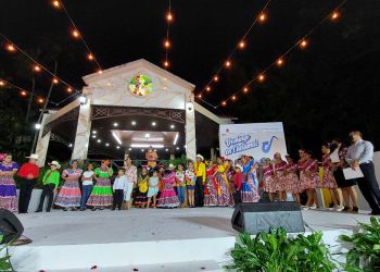 Con alegría y entusiasmo se realizó el festival cultural “Domingo en Chetumal” en el kiosco la Explanada de la Bandera