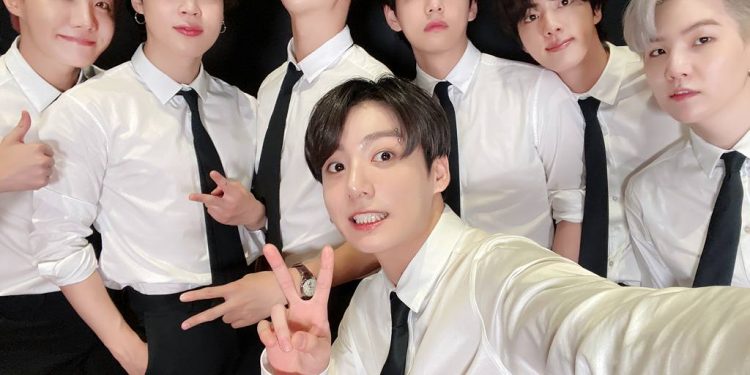 Fans de BTS desatan pelea con Cinépolis por no transmitir el concierto