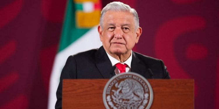 AMLO arremete contra artistas y los califica como deshonestos e intelectuales
