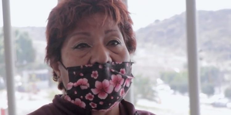 Mujer entrega a su hijo por ser uno de los agresores en La Corregidora