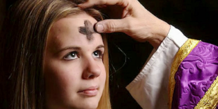 Significado de la cruz en la frente: Miércoles de Ceniza