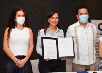 Laura Fernández firma compromisos anticorrupción para mejorar Quintana Roo