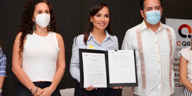 Laura Fernández firma compromisos anticorrupción para mejorar Quintana Roo