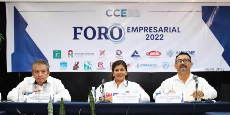 Ante empresarios del Sur, Leslie Hendricks Rubio, planteó su estrategia de desarrollo económico