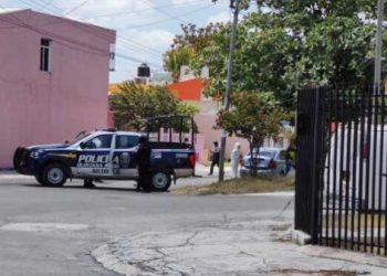 Encuentran cadáver en la cajuela de un vehículo en Cancún
