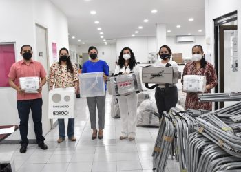 INE recibe material y documentación para simulacros por parte del IEQROO
