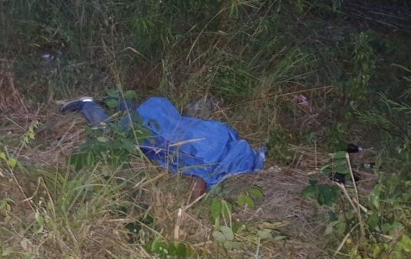 Motociclista fallece luego de derrapar en la carretera de la ribera del río hondo