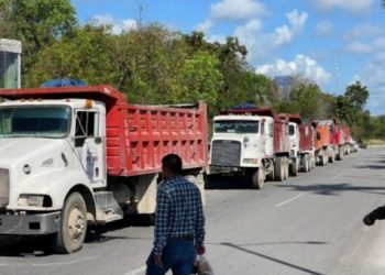 Volqueteros locales acusan que son desplazados para obra del Tren Maya