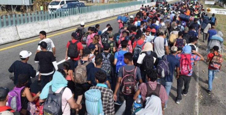 El INM traslada a Tabasco a varios integrantes de la caravana “Viacrucis Migrante”