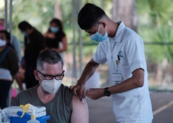 Aeropuerto de Cancún es sede de módulos de vacunación contra COVID-19 para mayores de 18 años
