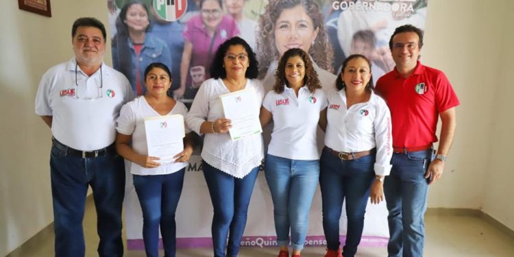 Combatir coyotaje en programas de gobierno, piden a Leslie de llegar a la gubernatura