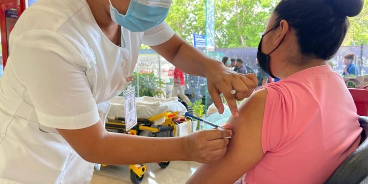 En abril IMSS y Sector Salud Federal llevan a cabo una vacunación intensiva contra COVID-19 en todo México