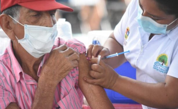 Comienza con la aplicación del refuerzo contra el COVID-19 en Felipe Carrillo Puerto