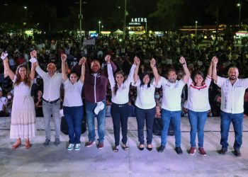 Celebra Mara Lezama aniversario de Cancún