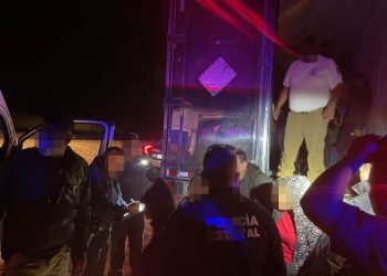 INM identifica a 133 migrantes extranjeros hacinados en caja refrigerada de tractocamión