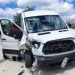 Van se estrella contra un auto en la carretera Cancún – Leona Vicario