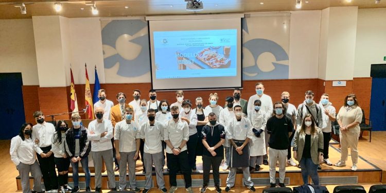 Construyen en Unicaribe modelo para elegir la mejor ubicación de un restaurante