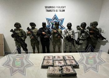 Policías aseguran presunto cargamento de cocaína en la zona costera de Tulum