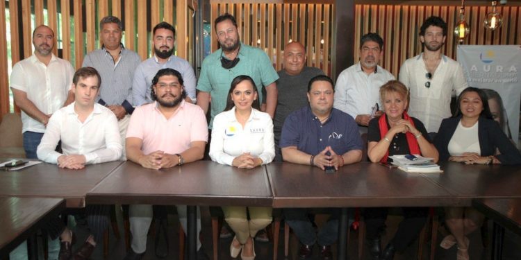 Presenta Laura Fernández soluciones reales a problemas de la industria restaurantera