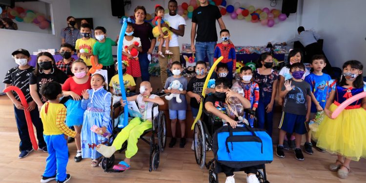 Cancún FC celebra día del niño con fundación AITANA