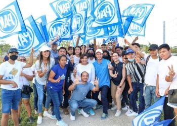 Escucha Frank López necesidades de cancunenses