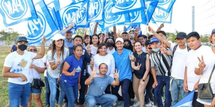 Escucha Frank López necesidades de cancunenses