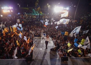 Ante más de 10 mil simpatizantes Laura Fernández se compromete a crear el Seguro Popular