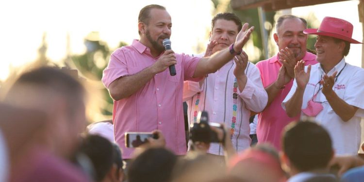 Entregan a Julián Ricalde constancia oficial