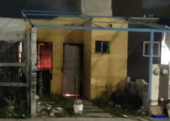 Se registró un incendio durante la madrugada en una vivienda de Cancún; no se reportaron lesionados