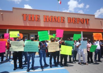Logra la CROC aumento salarial del 8% para trabajadores de Home Depot