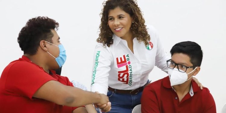 Los jóvenes tienen sueños y metas que cumplir: “Con mi vocación política y servidora pública los haré realidad” aseguró Leslie Hendricks