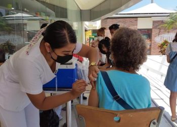 Vacuna contra COVID-19 es la medida más efectiva para prevenir cuadros graves de la enfermedad