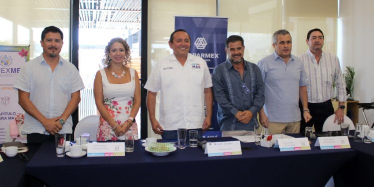 Hay que tener valor para romper esquemas dice Nivardo Mena a empresarios