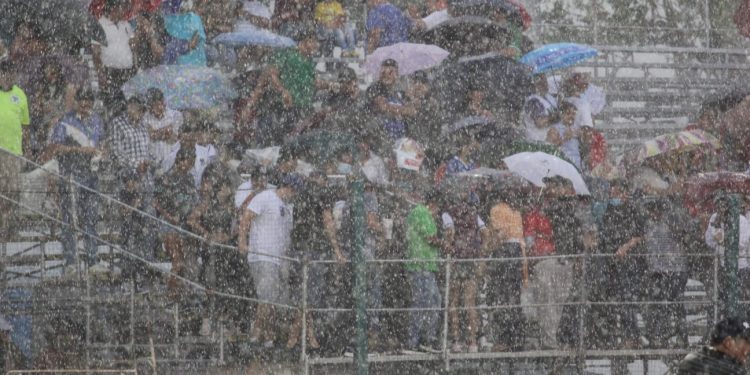 Otra vez viajan de Villahermosa a Macuspana y de nuevo no hubo juego por la lluvia