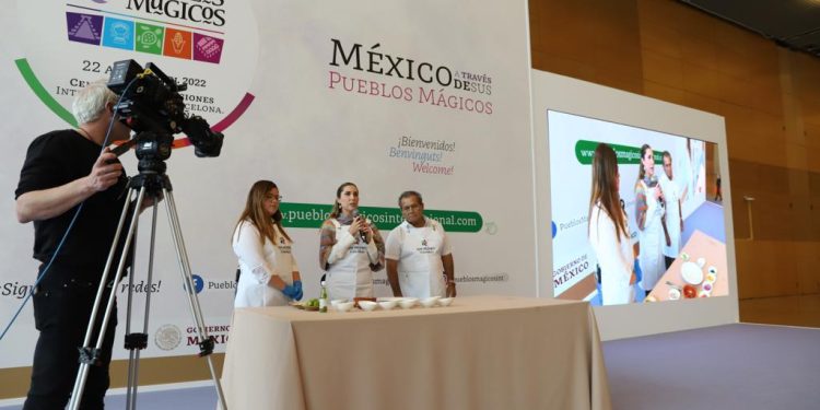 Muestra gastronómica en el Primer Tianguis Internacional de Pueblos Mágicos en Barcelona, España