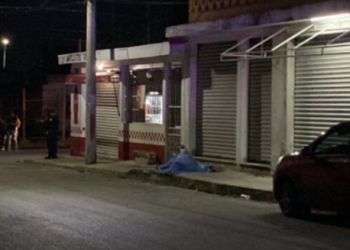 Reportan el cuerpo de un hombre asesinado a balazos y atado de manos en Cancún