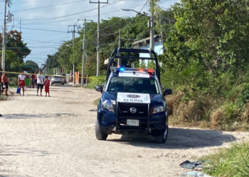 Encuentran cuerpo embolsado en un camino de terracería en Cancún