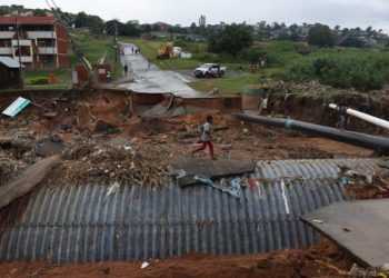 Aumentan a 259 los muertos por las inundaciones en el este de Sudáfrica