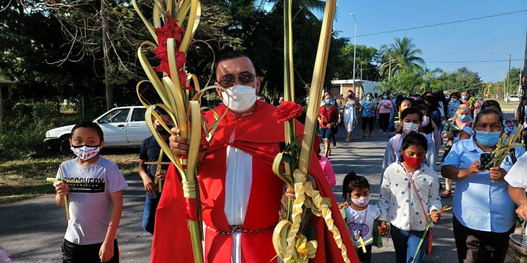 Celebran el Domingo de Ramos en Chetumal