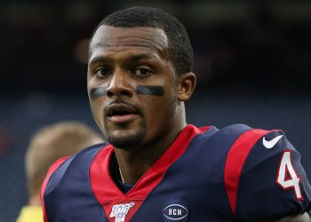 Deshaun Watson enfrenta demanda por acoso sexual a 22 masajistas