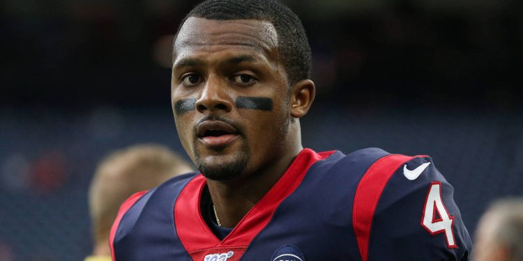 Deshaun Watson enfrenta demanda por acoso sexual a 22 masajistas