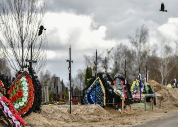 Reportan fosas comunes con miles de cadáveres en Ucrania