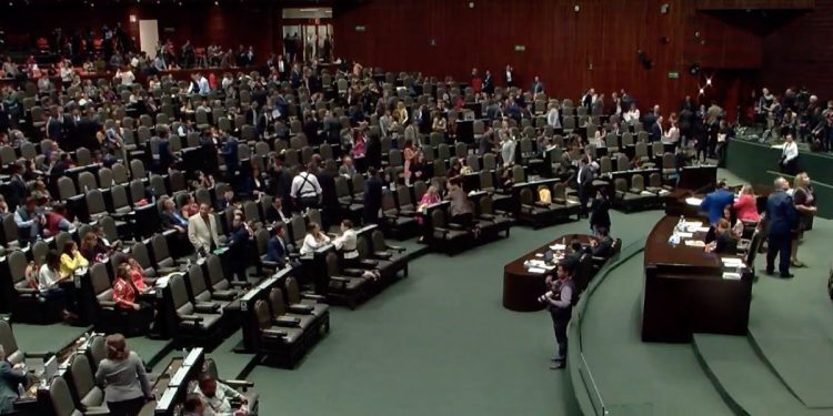 Diputados aprueban en comisiones la reforma eléctrica